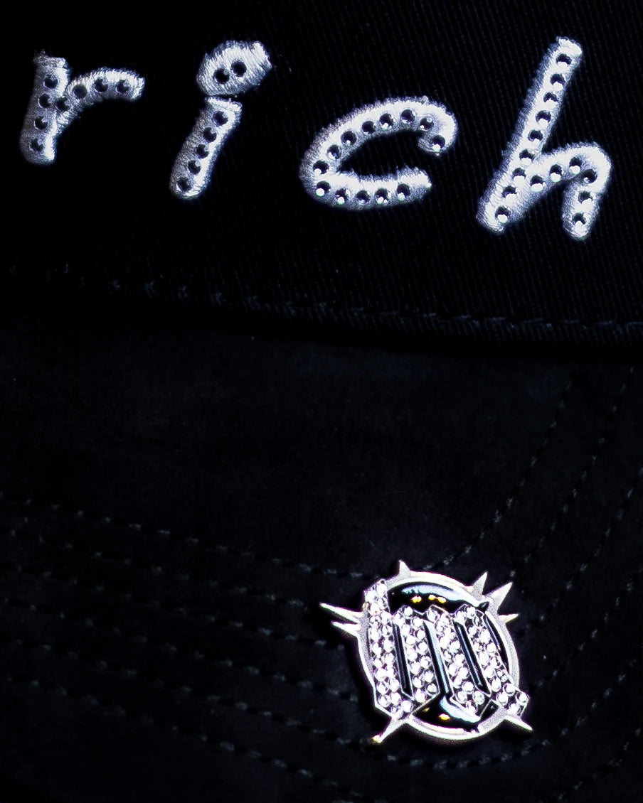 Pin metálico de Look Mom Im Rich