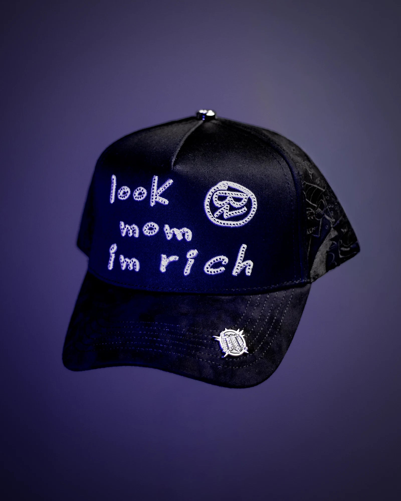 Look Mom Im Rich, vista frontal