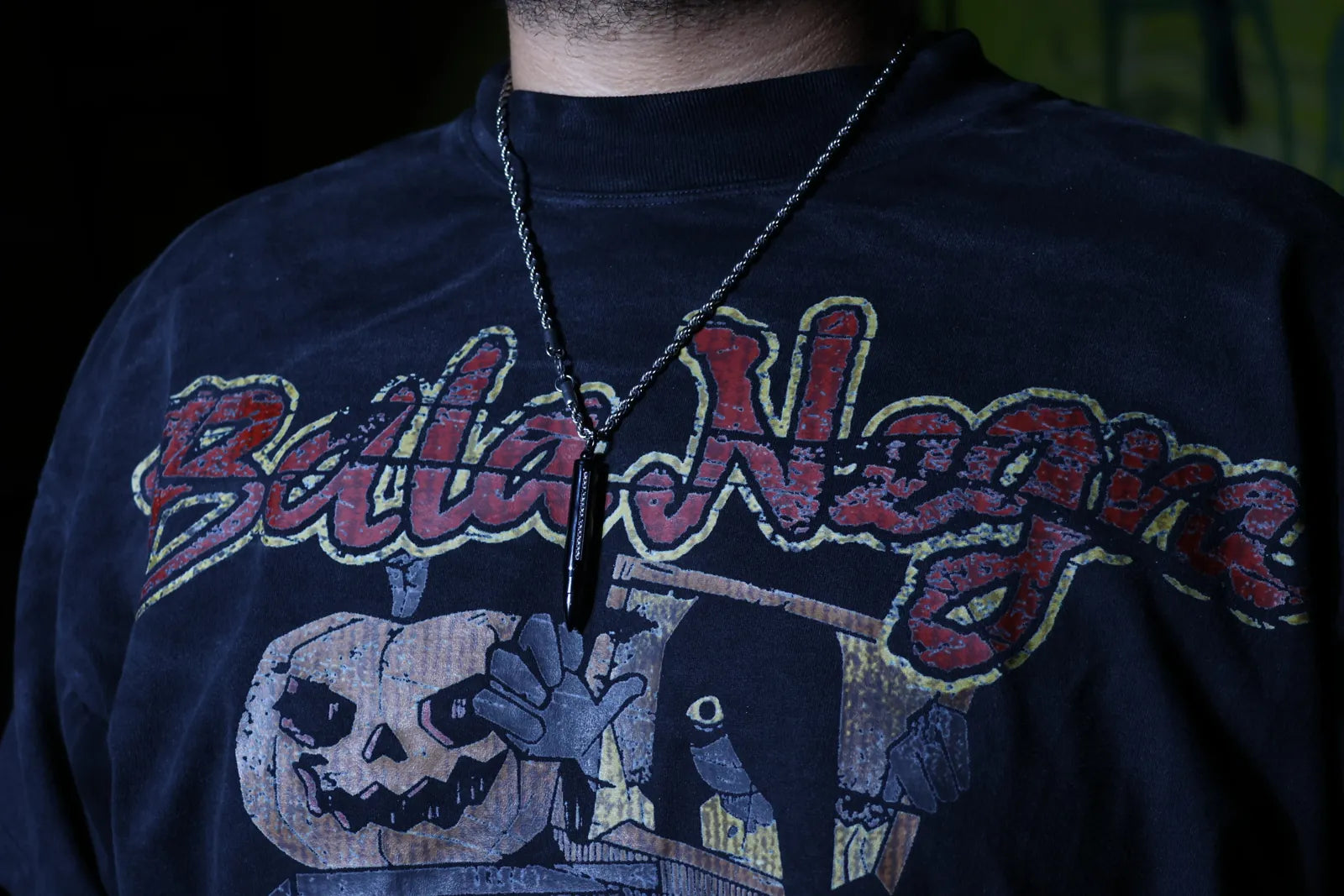 Estampado del frente con la cadena de bala encima